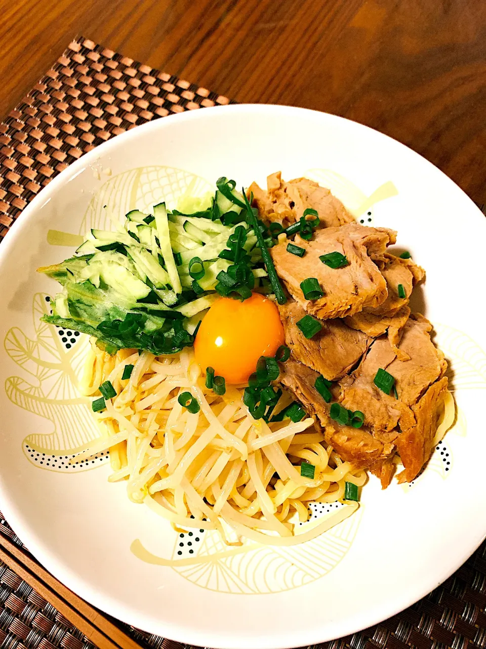 Snapdishの料理写真:自家製チャーシューで油麺|yugeさん