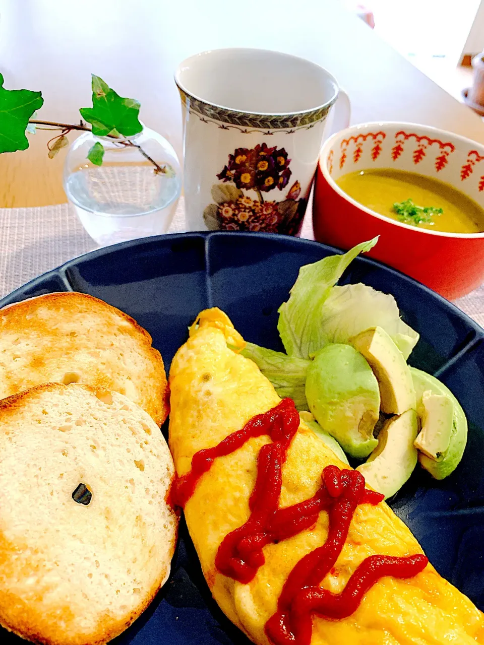 オムレツとベーグルとかぼちゃスープの朝食|Mikaさん