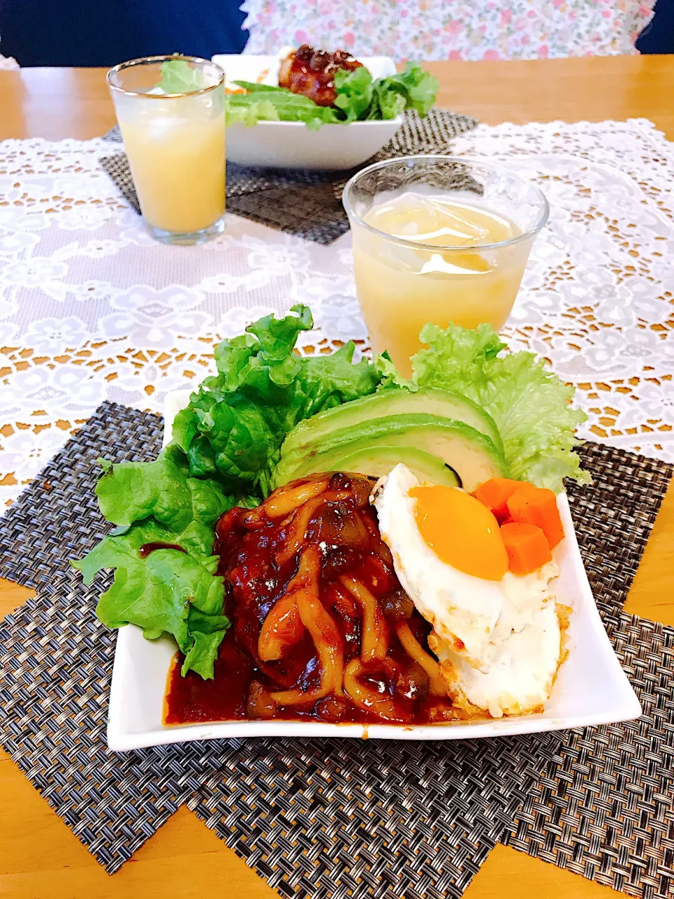 Snapdishの料理写真:♡今朝の朝食は~♡ロコモコ丼♡昨夜のハンバーグのタネからの~アレンジ？に？なる〜？んっ⁈令和3年5月5日水曜日♡|♡Fille√chie♡さん