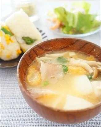 うちの満菜みそ汁～かぶと油揚げと豆腐と豚肉のみそ汁|ちいさなしあわせキッチンさん