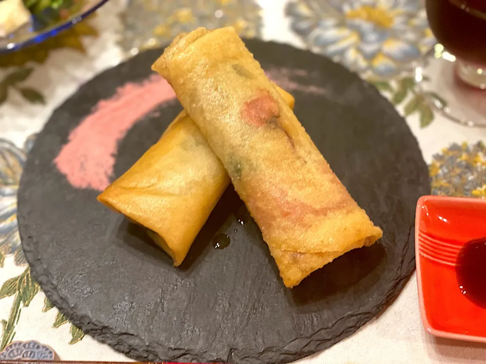 桜あんとクリームチーズ、春菊と豚と海老の春巻き☺︎|まめすけ。さん