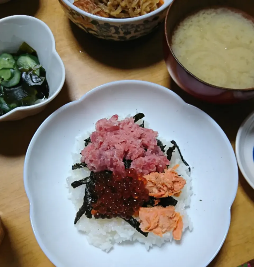 ほぐし紅鮭、まぐろのたたき、いくら丼|しまだ ちえこさん