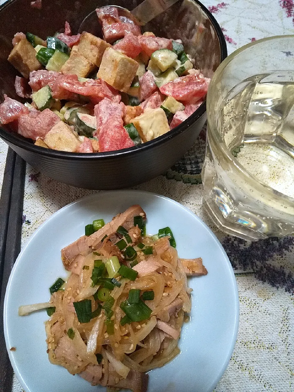 今日の晩御飯
※玉ねぎチャーシュー
※高野豆腐とトマトのサラダ
※焼酎ハイボール|れあMIXさん