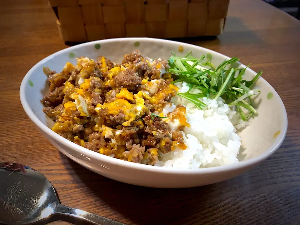 甘辛ミンチの卵とじ丼|ちろるろさん