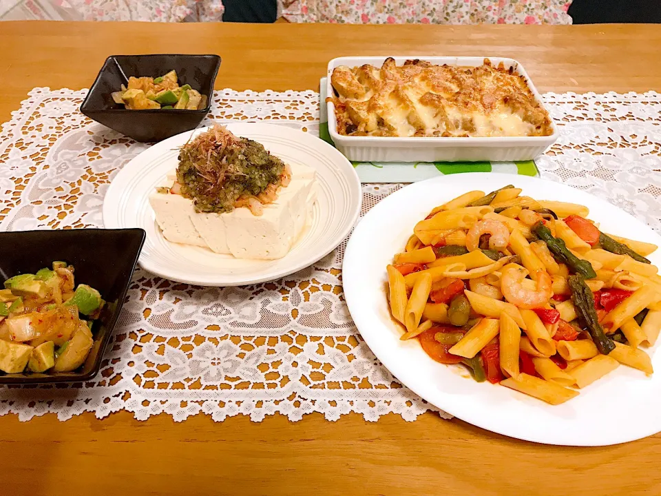 Snapdishの料理写真:今夜の夕飯＆晩酌♡エビとトマトのペンネ♡山形だしとキムチ冷奴♡アボカドとキムチ和物♡ハンバーグのタネとポテトのドリア♡令和3年5月5日水曜日♡天気は~曇り♡|♡Fille√chie♡さん