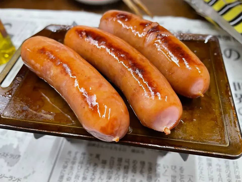 セリアのソロキャンプ用品のミニ鉄板でウインナーを焼きます😁|みほままこさん