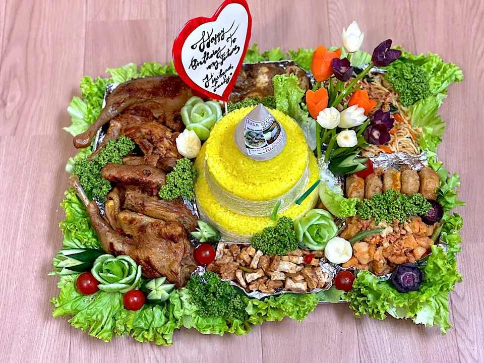 Snapdishの料理写真:Birthday tumpeng|yeni kartikasariさん