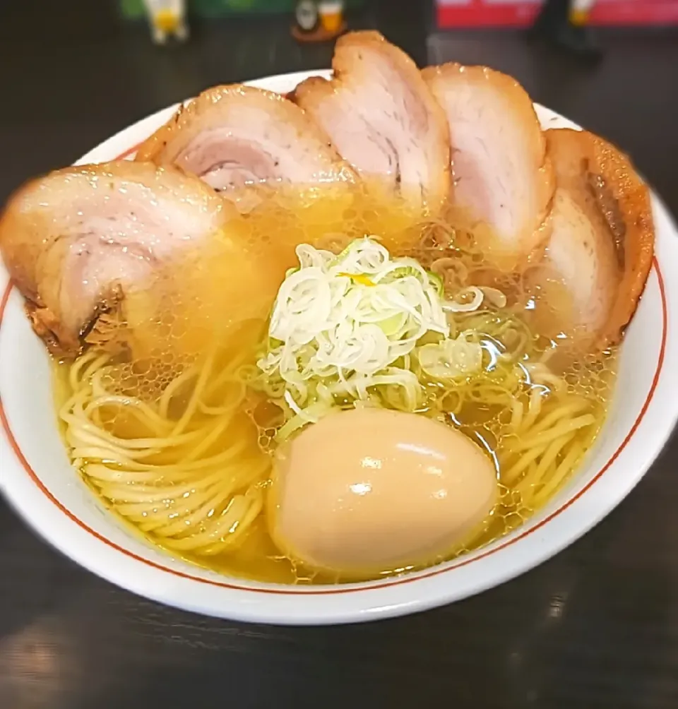 大阪南森町ラーメン颯人塩ラーメン
チャーシューと味玉子トッピング|ふじわらたくやさん