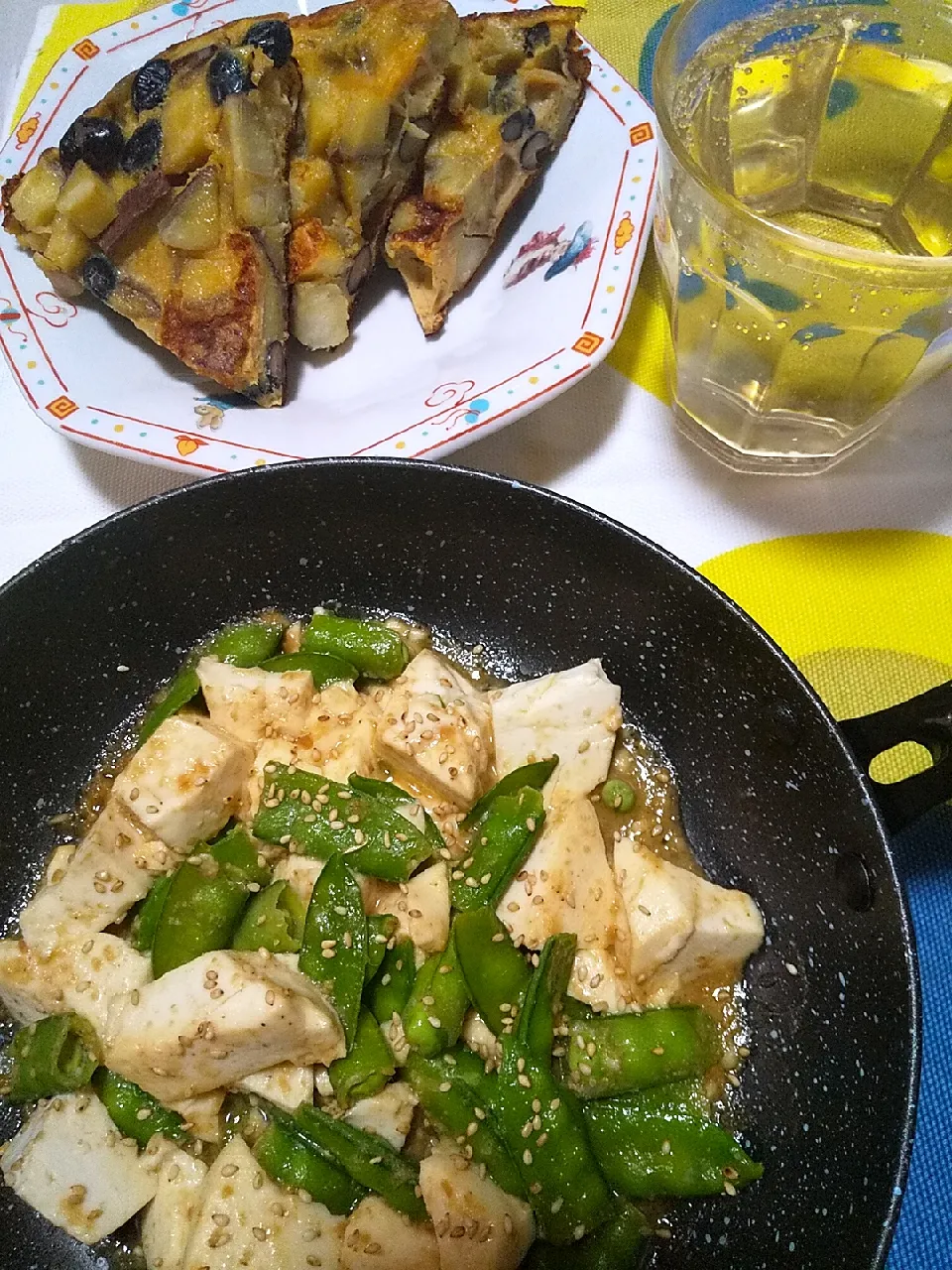 今日の晩御飯
※豆腐と絹さやのごま味噌炒め
※さつま芋と黒豆のキッシュ
※焼酎ハイボール|れあMIXさん