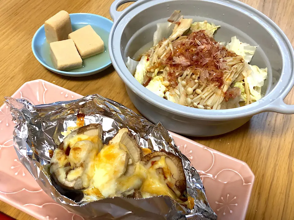 白菜と豚バラの重ね蒸し✨しいたけのチーズ焼き🧀|さおりさん