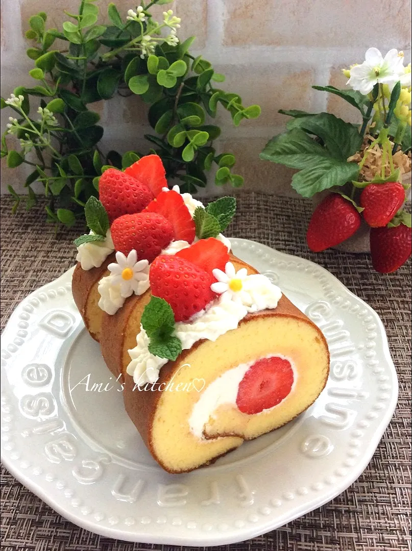 イチゴロールケーキ😆🍓|あみさん