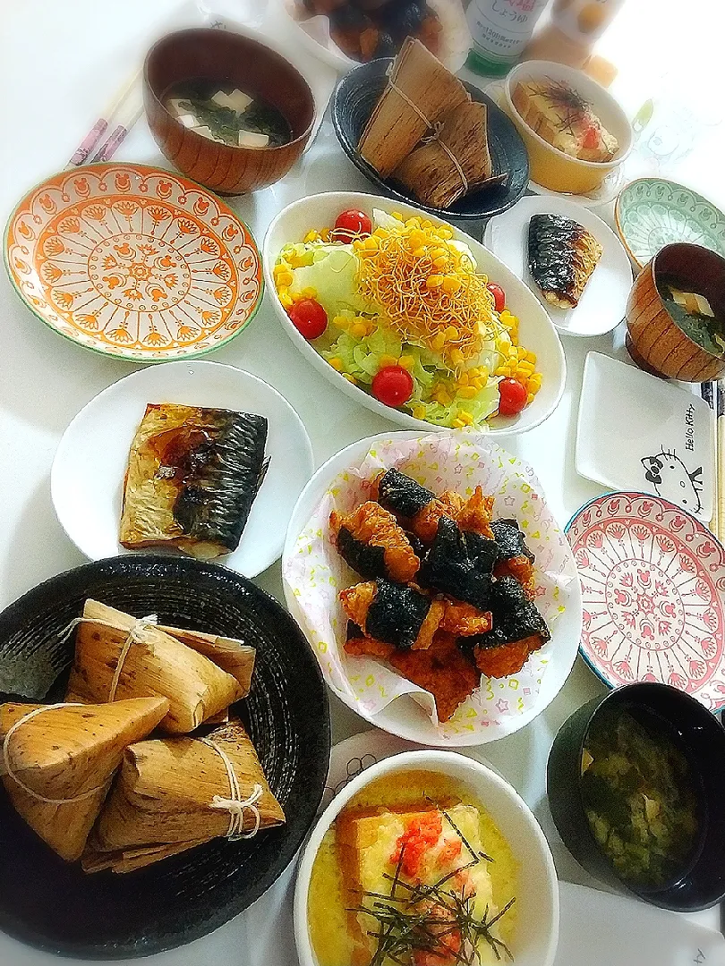 夕食(*^^*)
ちまき
海苔巻き唐揚げ
厚揚げの明太チーズ焼き
塩サバ焼
サラダ🥗(レタス、コーン、サラダ麺、ミニトマト)
お味噌汁(ほうれん草、豆腐)|プリン☆さん