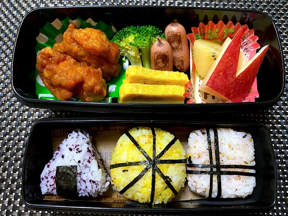 Snapdishの料理写真:子供のお弁当🍙🍱|Airene Cailoさん