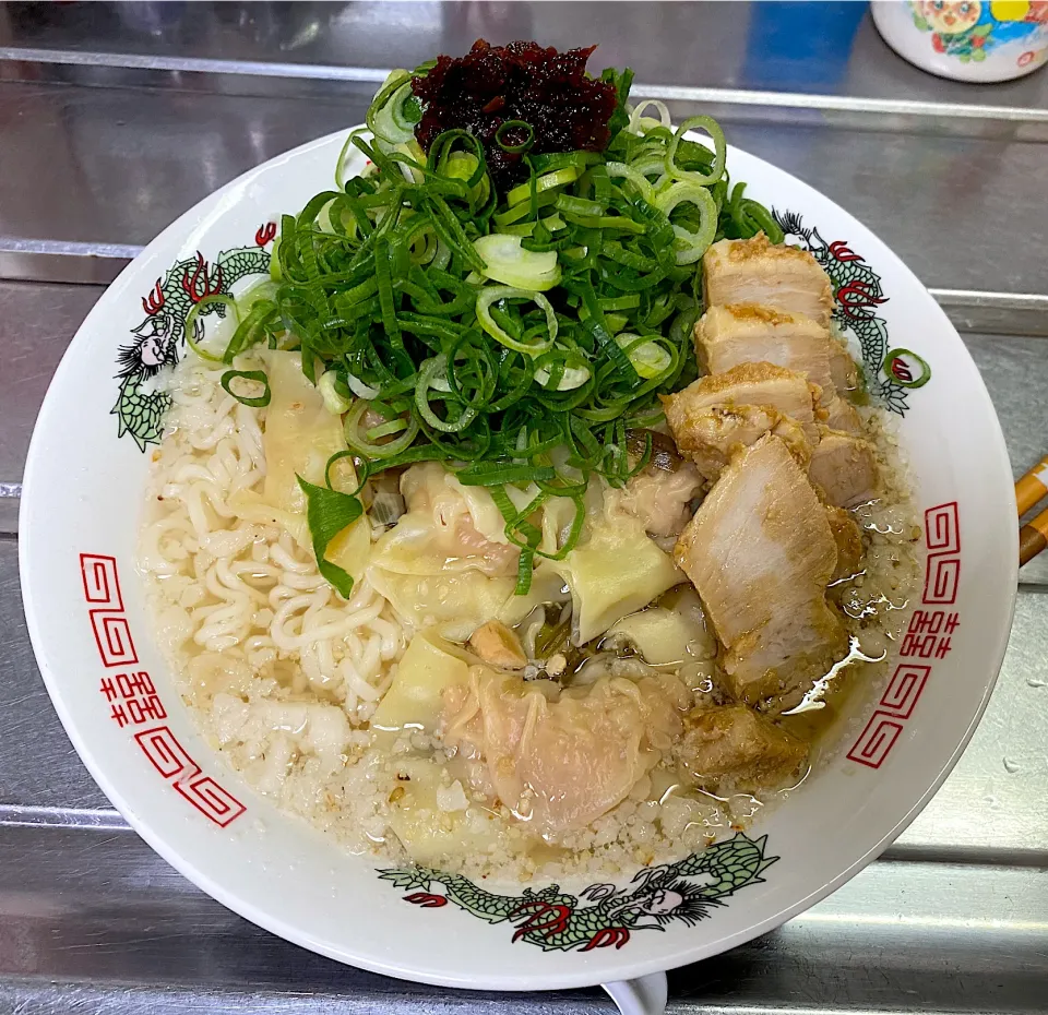 サッポロ一番塩ラーメン　袋麺をゴージャスに⭐️|さくたろうさん