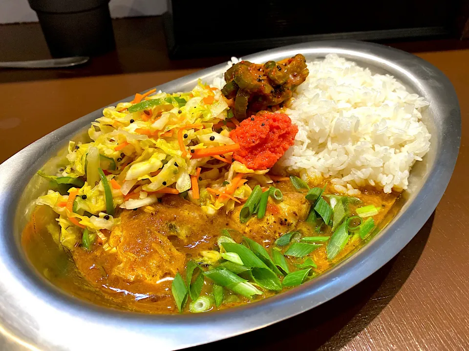 鶏出汁チキンカレーとコールスローサラダ|tadaroさん