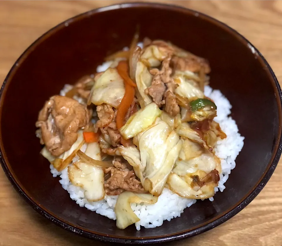 ☆肉野菜炒め丼|まぁたんさん