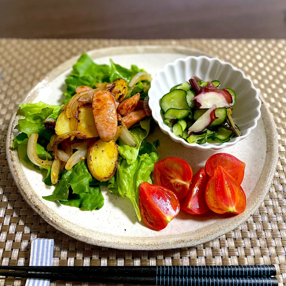 Snapdishの料理写真:5/7晩ご飯：蛸きゅうり蕨の酢の物|ななみんさん