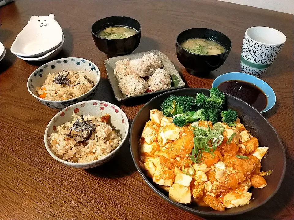 夜ごはんは中華！中華ちまき風おこわ、エビチリ豆腐、水菜とわかめの麦味噌汁|みやこさん