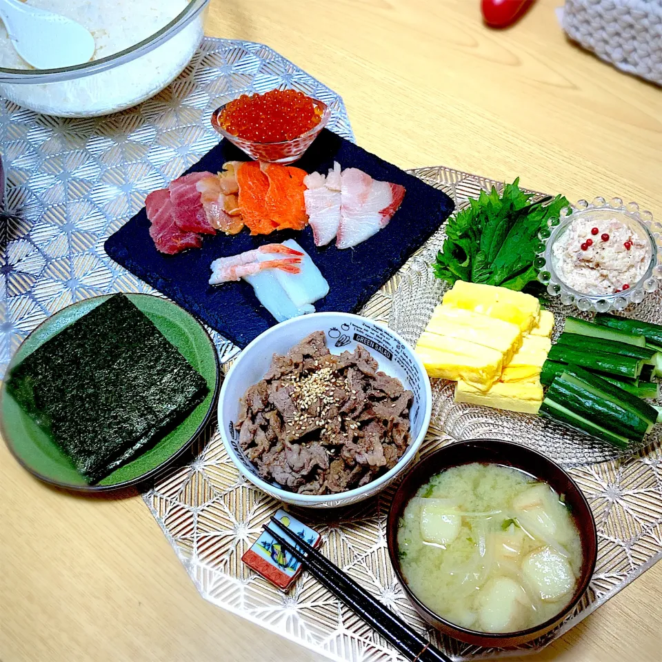 手巻き寿司、味噌汁(お麩、水菜、玉ねぎ)|ツインうさぎさん