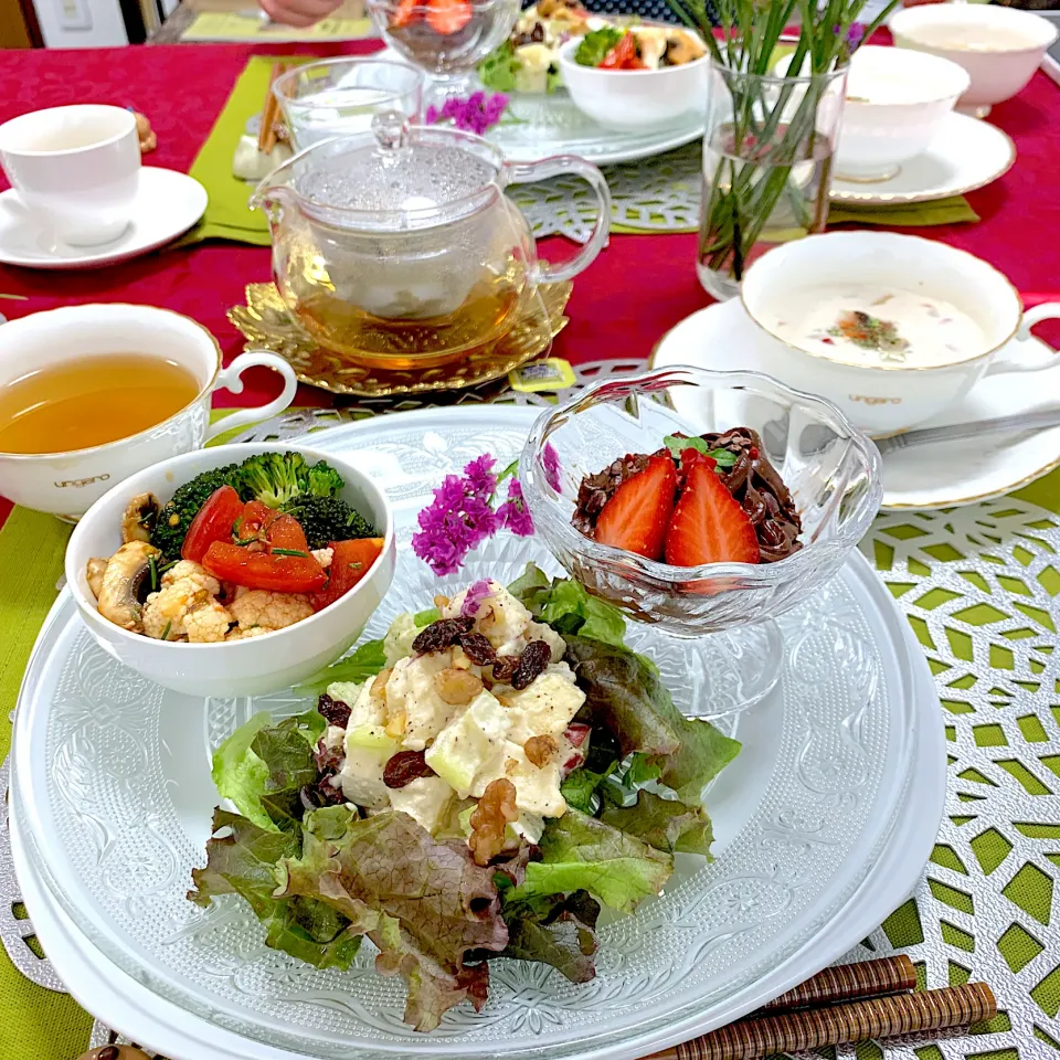 Snapdishの料理写真:ウォルドーフサラダ🥗とマリネ|りんりんさん