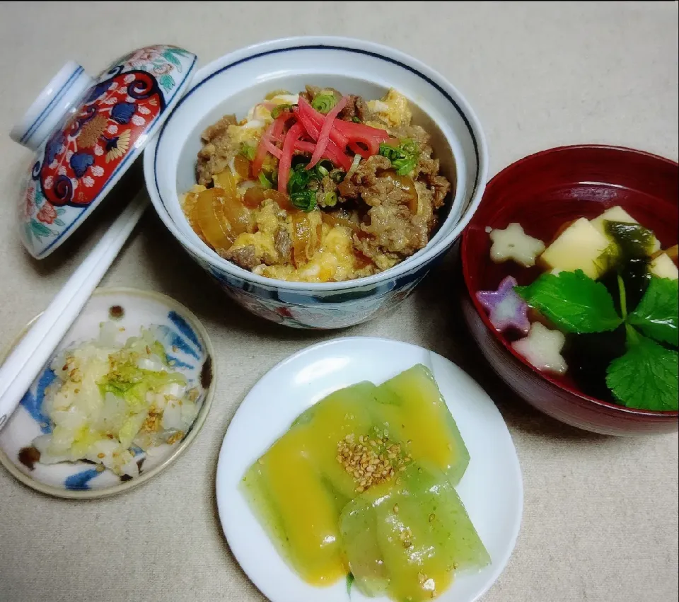 Snapdishの料理写真:牛丼で晩ごはん🌃|☆Yumi☆さん