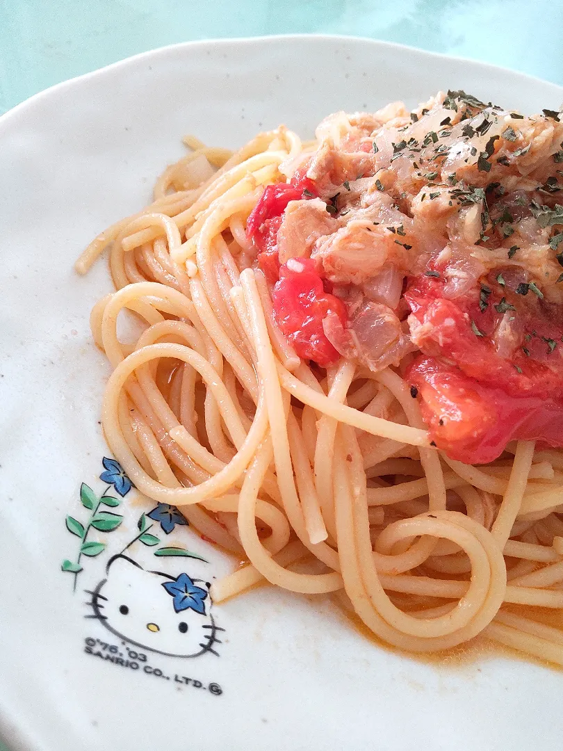 今日のランチはトマトパスタ❗|かずにゃさん