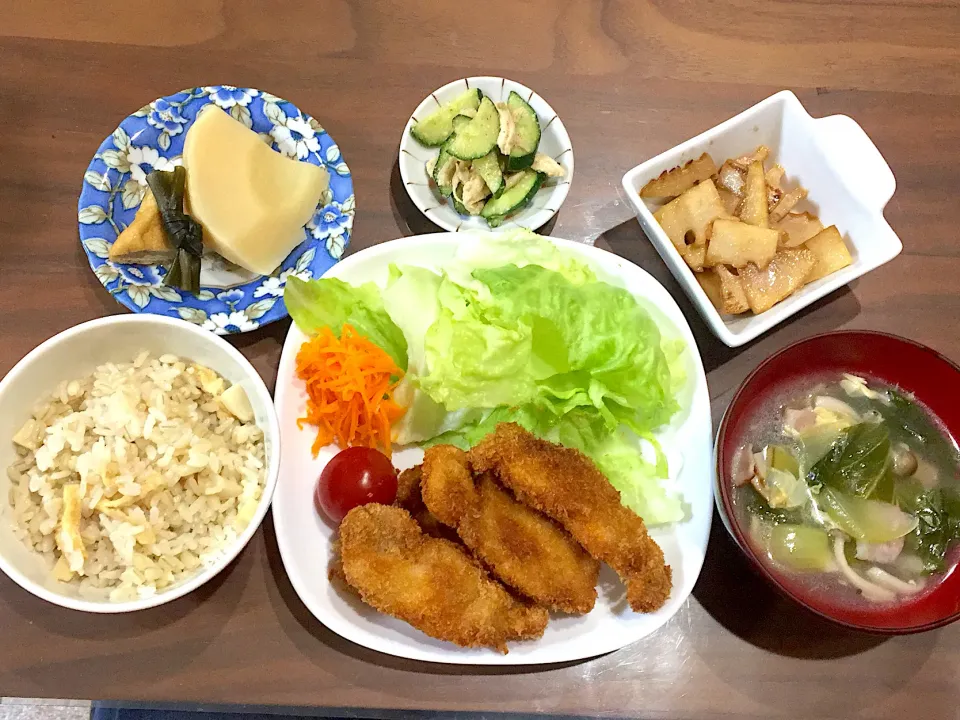 ヒレカツ 人参ラペ 青梗菜とベーコンのとろとろスープ たけのこのオイスターきんぴら きゅうりと蒸し鶏の棒々鶏風 たけのこの煮物|おさむん17さん