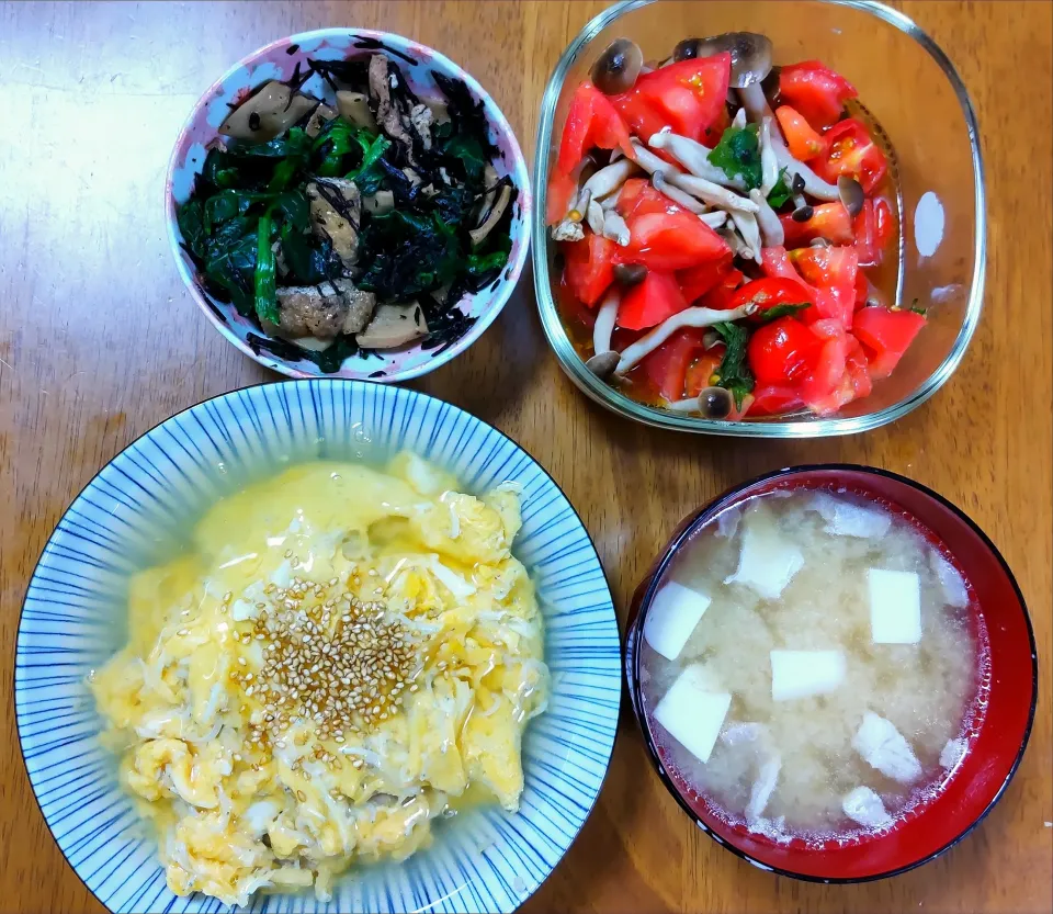 ４月１３日　しらすの和風あんかけオムライス　豚ひじき煮　きのことトマトの大葉マリネ　鯛と豆腐のお味噌汁|いもこ。さん