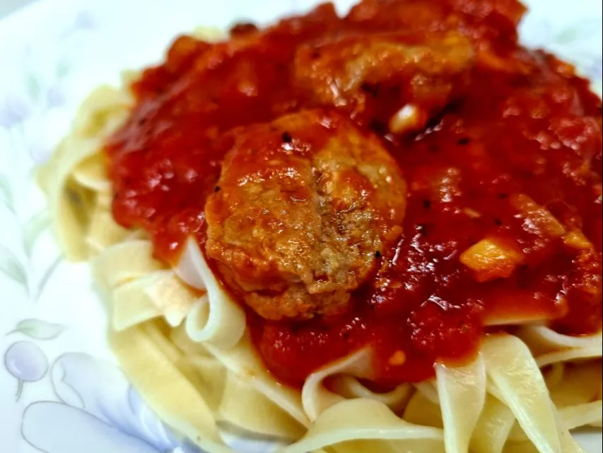 pasta with tomato sauce and meatballs|steven z.y.さん