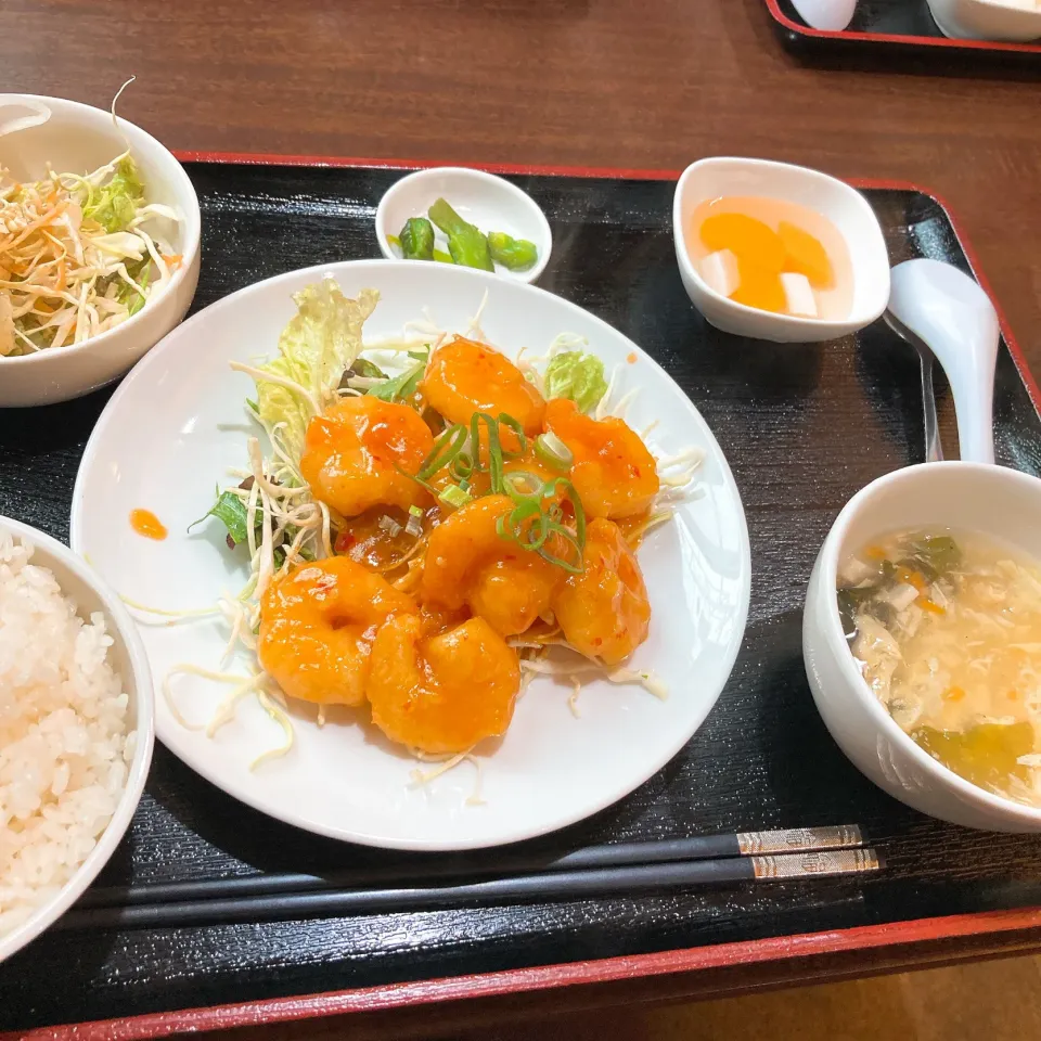 Snapdishの料理写真:エビチリ定食🦐|ちゃみこさん