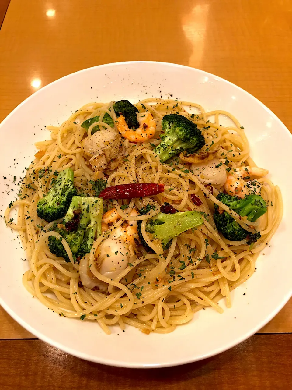 Snapdishの料理写真:海老とヤリイカとホタテのペペロンチーノ@にんにくや 五右衛門|Kazuya Miyukiさん