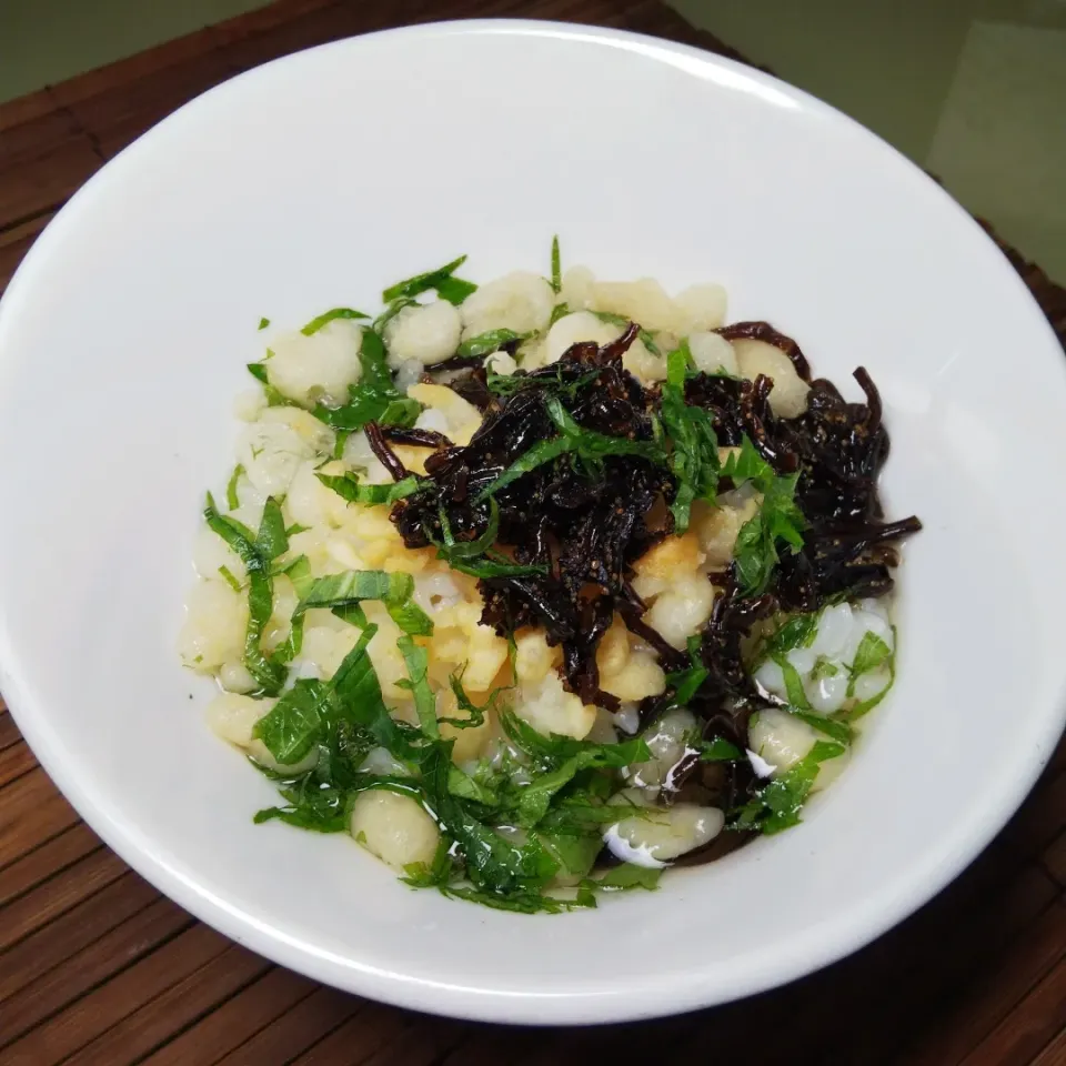 天かすと昆布佃煮でひとり飯|けろよんさん