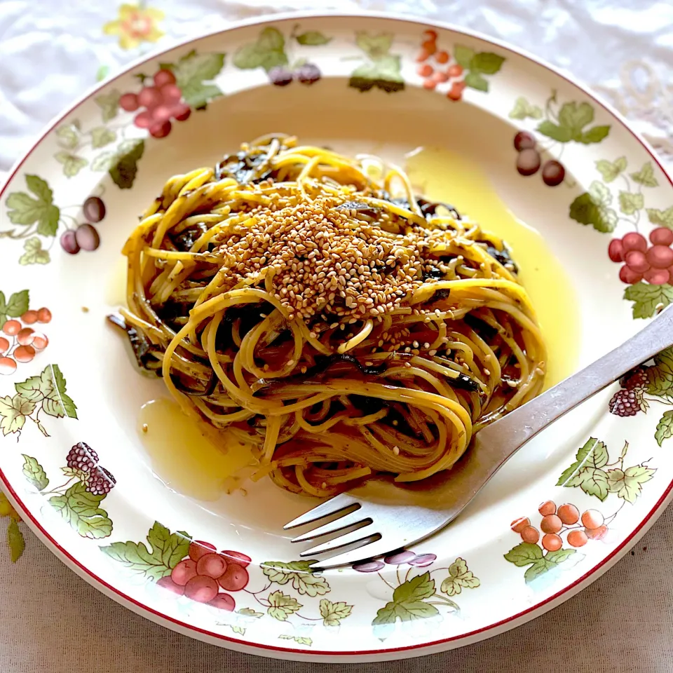 海苔と昆布の佃煮のクリームパスタ。解くとかなりクリーミーなんです。長谷川京子チャンネルネタでみて作った。確かに美味い！|ひろゆきさん