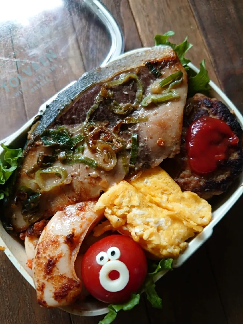 漢の…長女用ミニハンバーグ付きブリのネギ塩焼き弁当🍱|ᵏᵒᵘさん