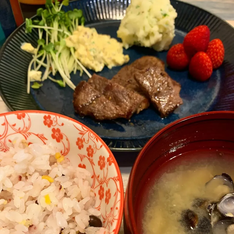 夕飯のごはん🥩|みっこちゃんさん