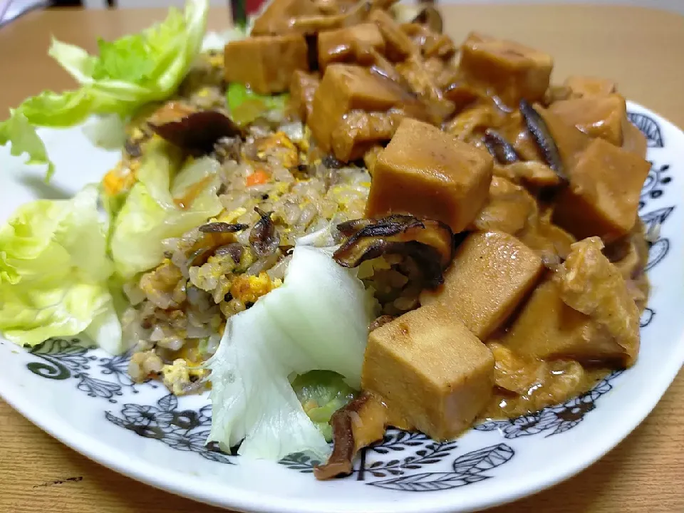 豆乳と高野豆腐の椎茸🍲ハヤシソース
絡め
生姜オキアミレタスチャーハン|こ✬ぱゃん✿さん