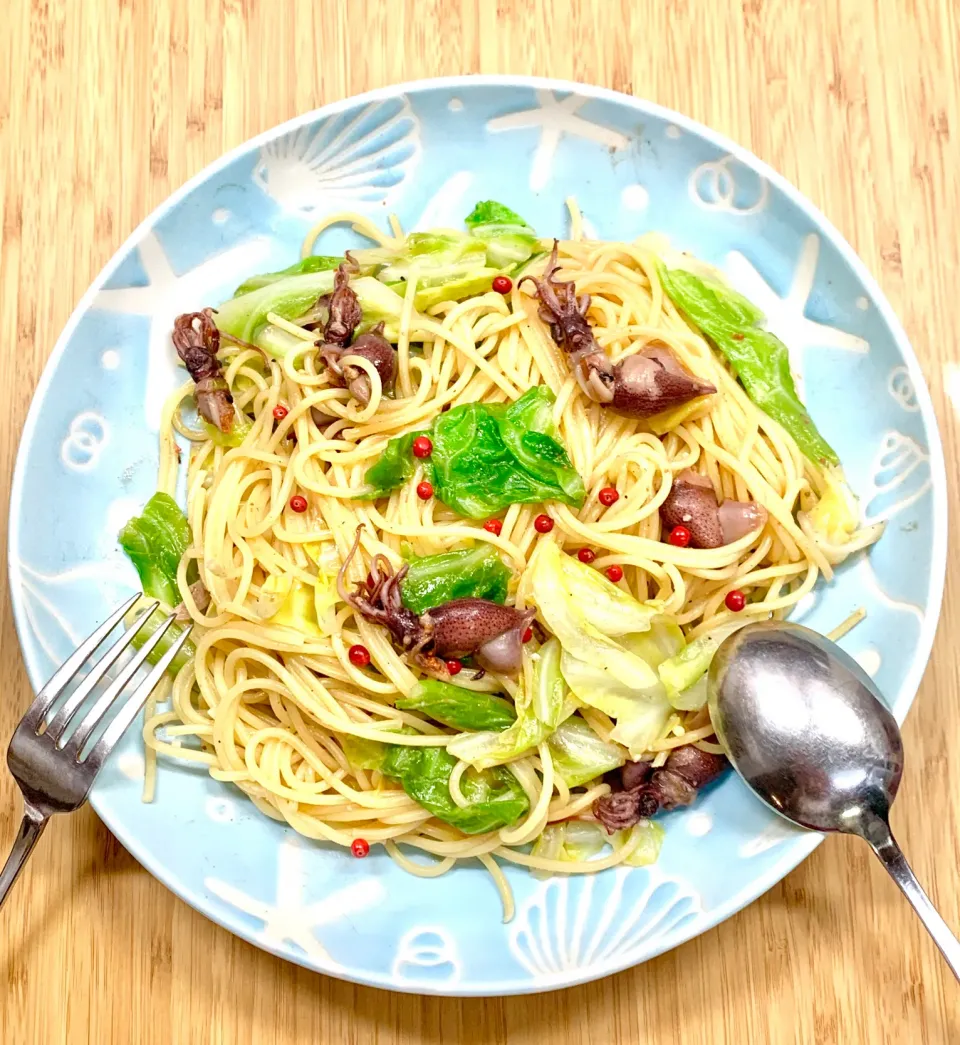 Snapdishの料理写真:ホタルイカと春キャベツのパスタ🍝|ROSE & ROSEさん