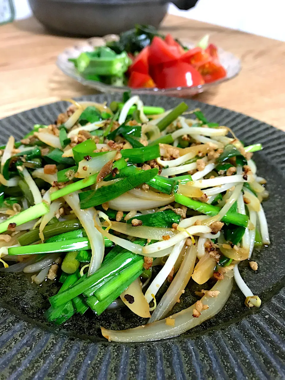 豚ひき肉とニンニクの芽のもやし炒め|こまおさん