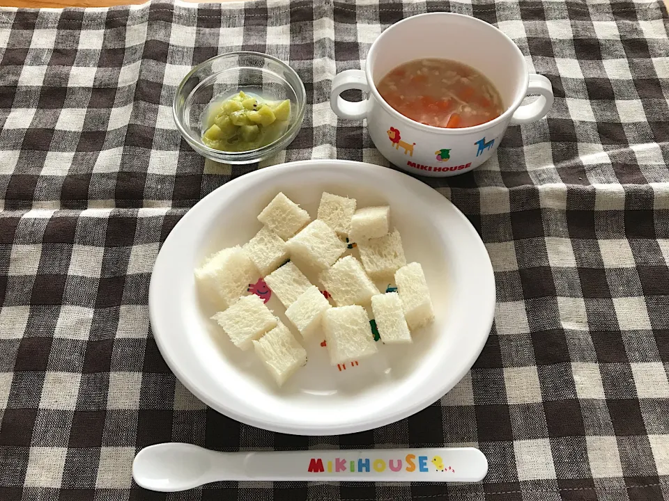 【離乳食】野菜のチキンスープ、食パン、キウイ|sayaさん