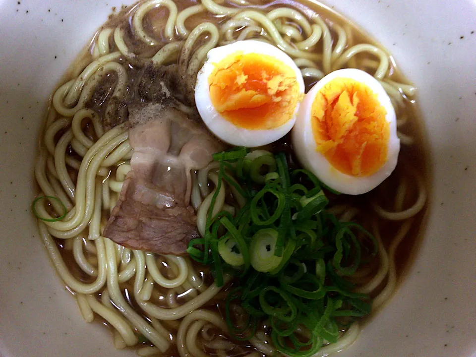 チルド 醤油ラーメン(ゆで卵入)|ばーさんさん