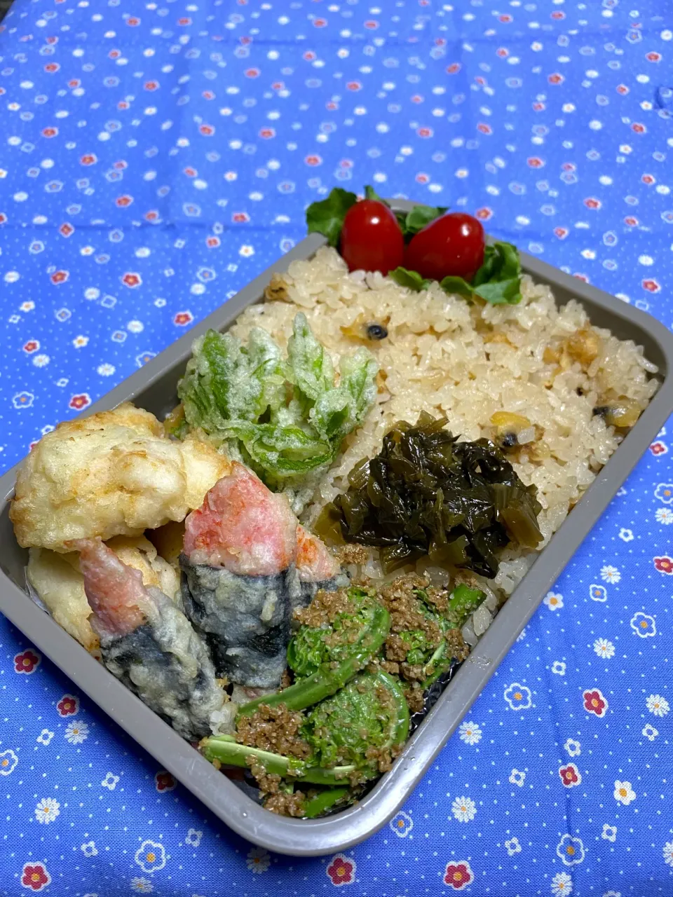 息子のお弁当(リク､あさりの炊き込みご飯😁)|かあたんさん