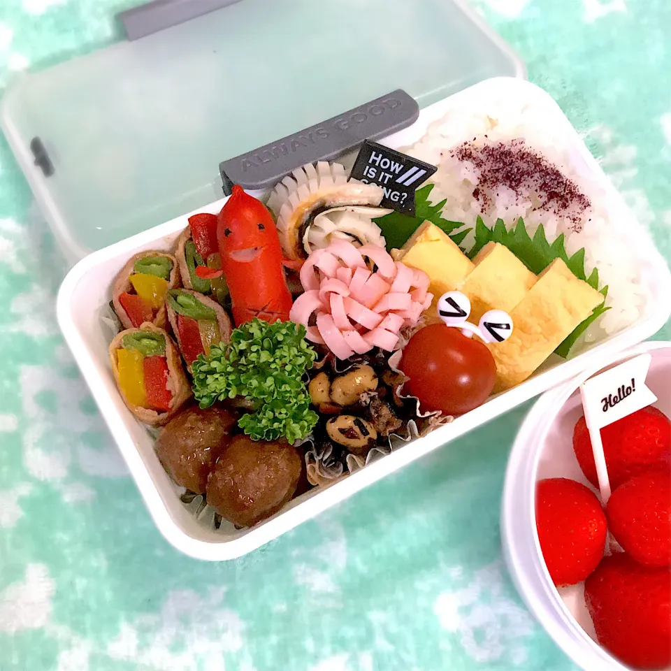 Snapdishの料理写真:JK1弁当🍱〜パプリカスナップエンドウ豚肉巻き・ミートボール・ひじき煮・明太子玉子焼き・ちくわ海苔チーズくるくる・ソーセー人・花ハム・イチゴ|華恋さん