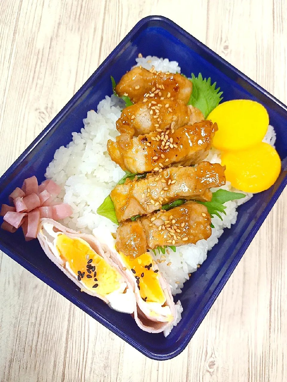 Snapdishの料理写真:トンテキ丼|🍓マツコ🍓さん