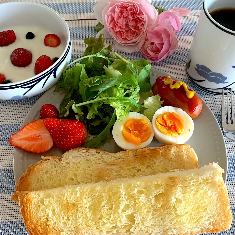 お庭の花とモーニング💐|あっちゃんさん