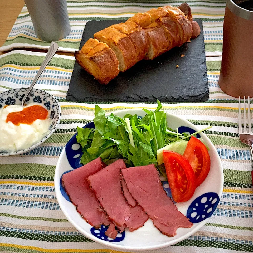 明太フランスで朝食|ツインうさぎさん