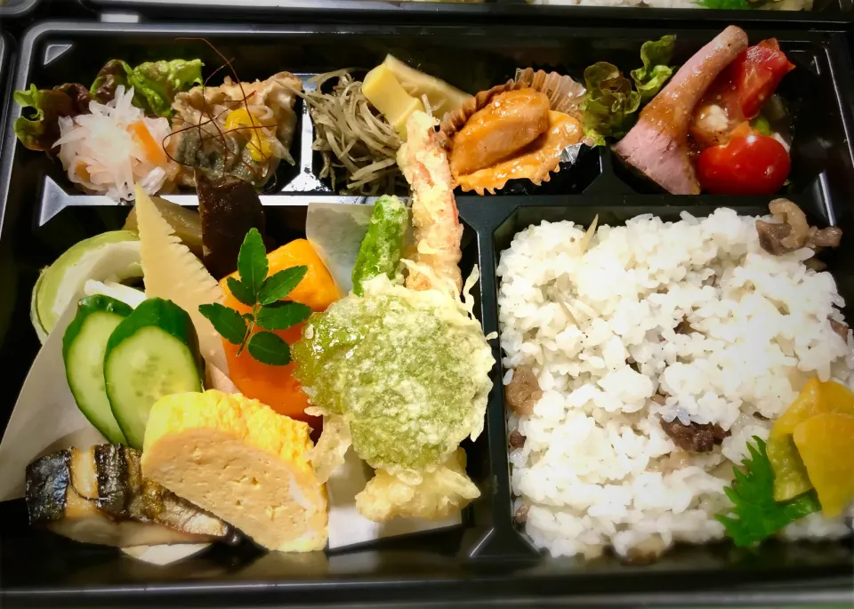 地鶏飯弁当|kira satoshiさん