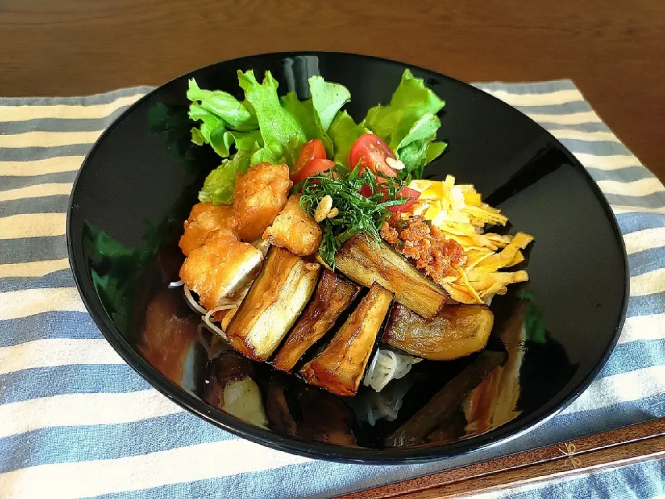 お昼ごはん　揚げ茄子のぶっかけそうめん🍆✨|みやこさん