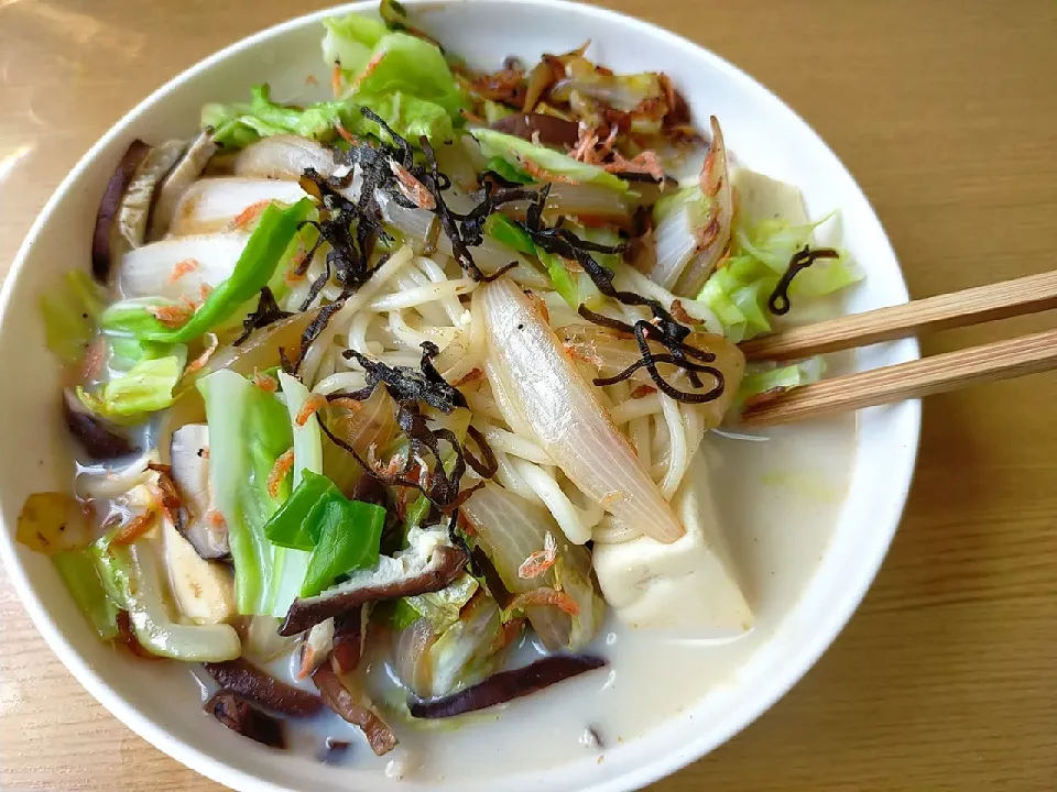 玉葱キャベツのオキアミ炒めの
豆乳高野✮椎茸うどん|こ✬ぱゃん✿さん