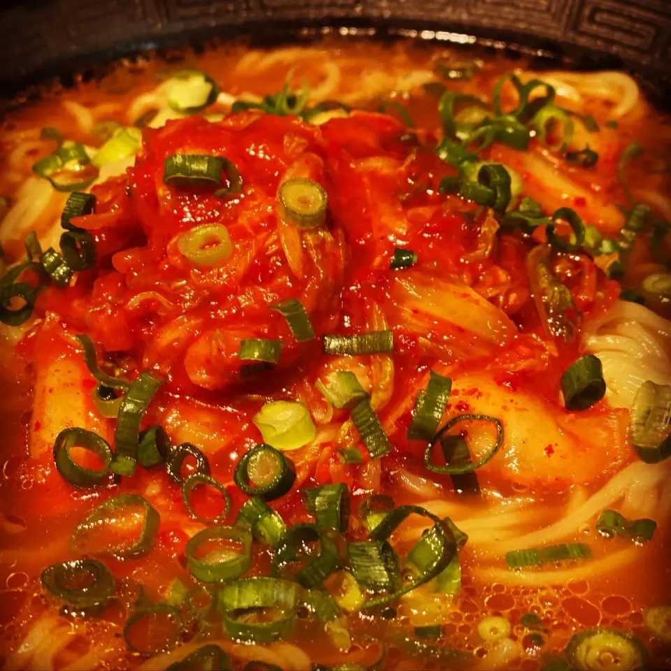 Homemade Pork Stock Ramen 🍜 Very Spicy with Kimchi & Negi (chives) #ramen #noodles #soupstock #soup 
#ilovecooking|Emanuel Hayashiさん