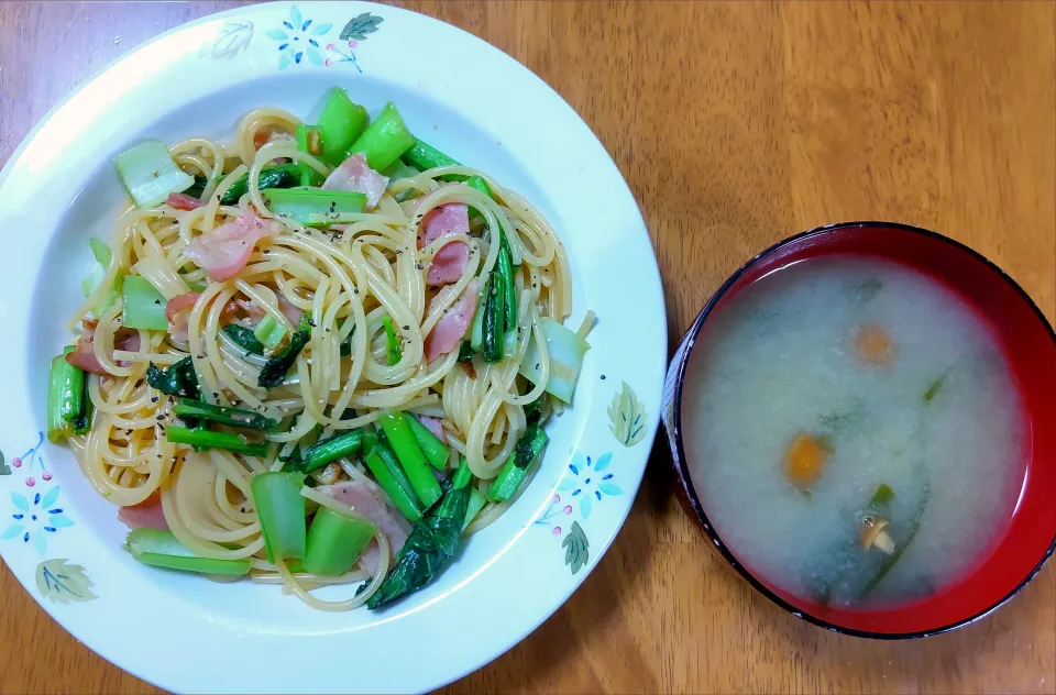 ４月１７日　小松菜とベーコンのパスタ　なめことわかめのお味噌汁|いもこ。さん